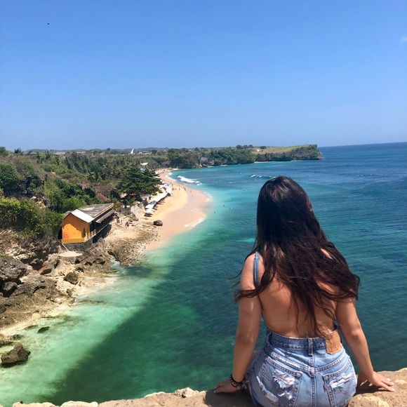 Meet your Posher, Aleks - Picture 2 of 6